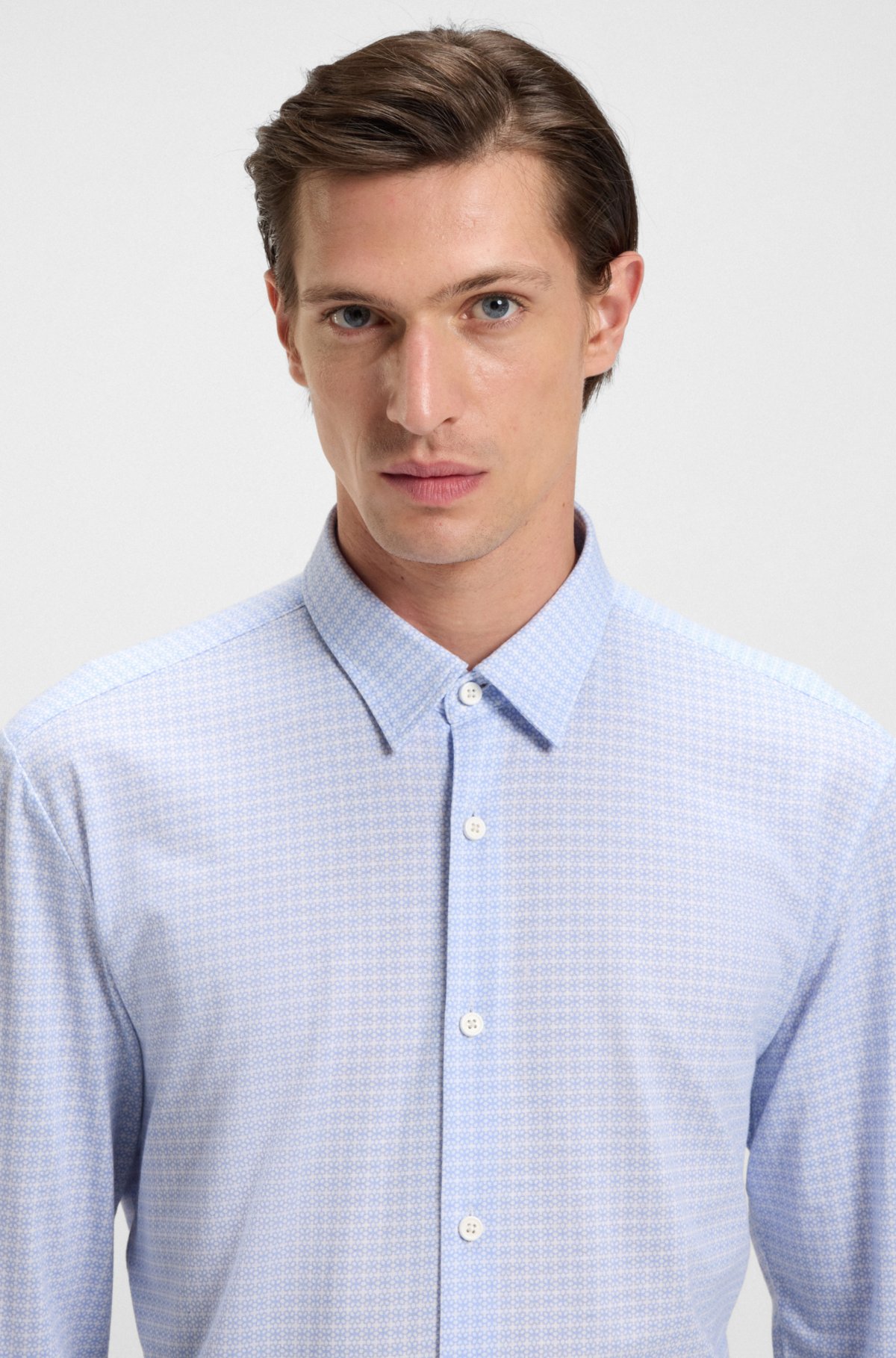 Camisa entallada estampada en tejido flex-weave