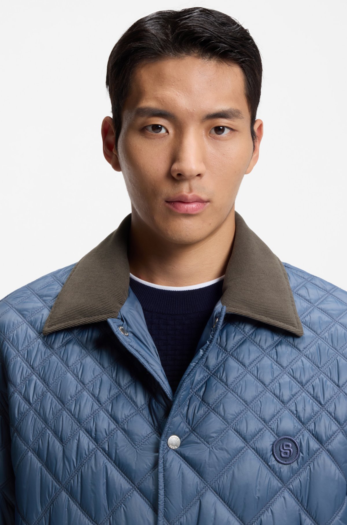 Chaqueta repelente de agua con relleno mixto