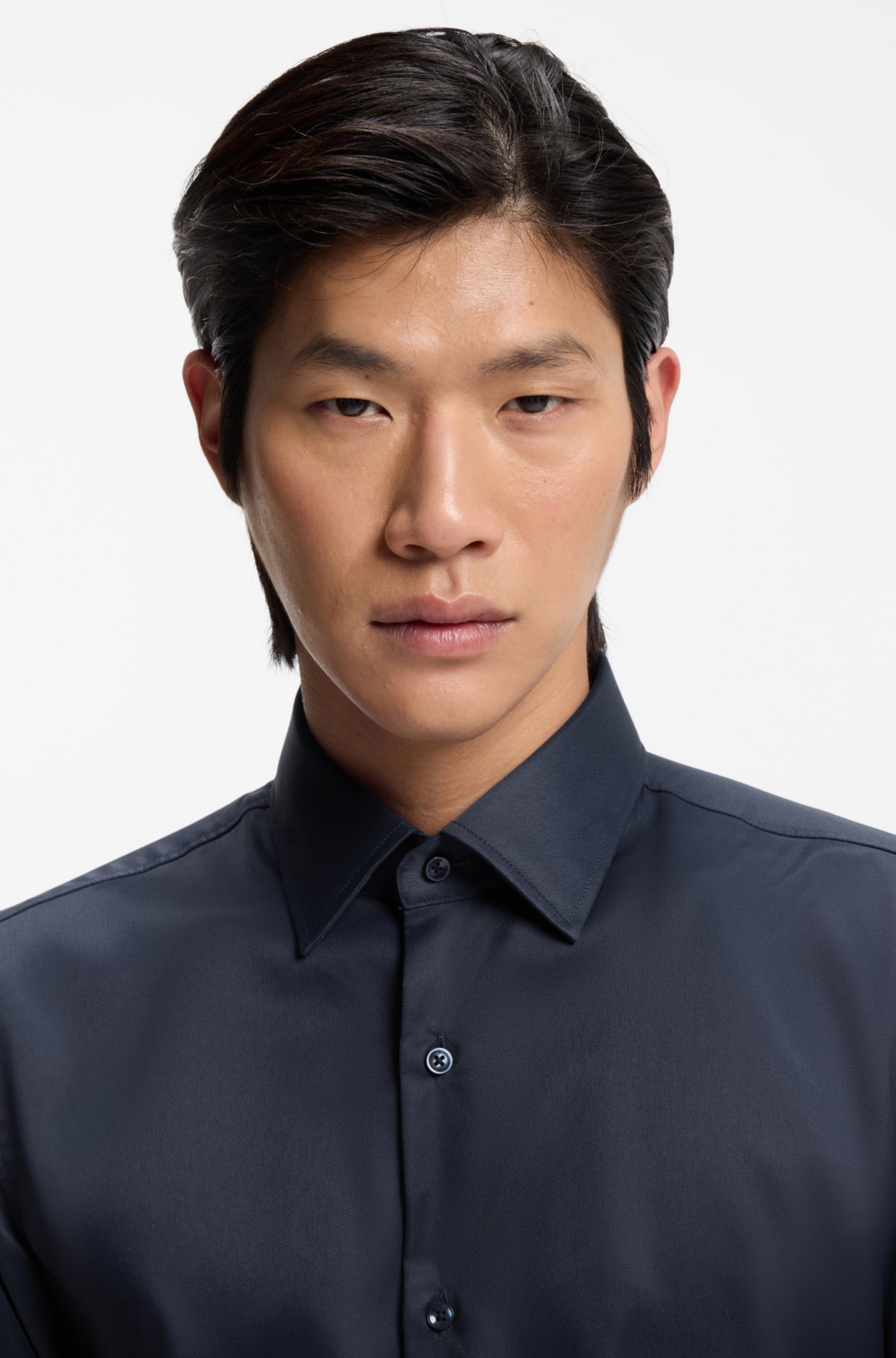 Camisa ajustada de tela twill con elasticidad avanzada