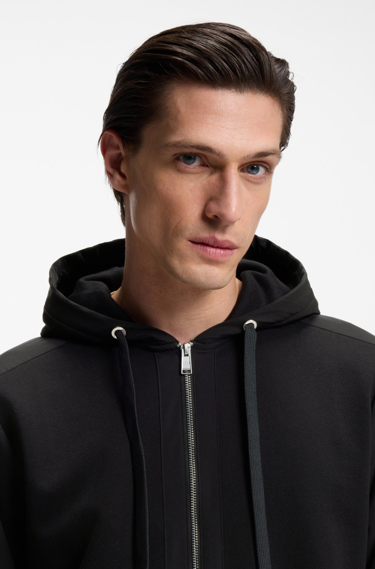 Sudadera de algodón y terciopelo con cremallera y detalles con rayas características
