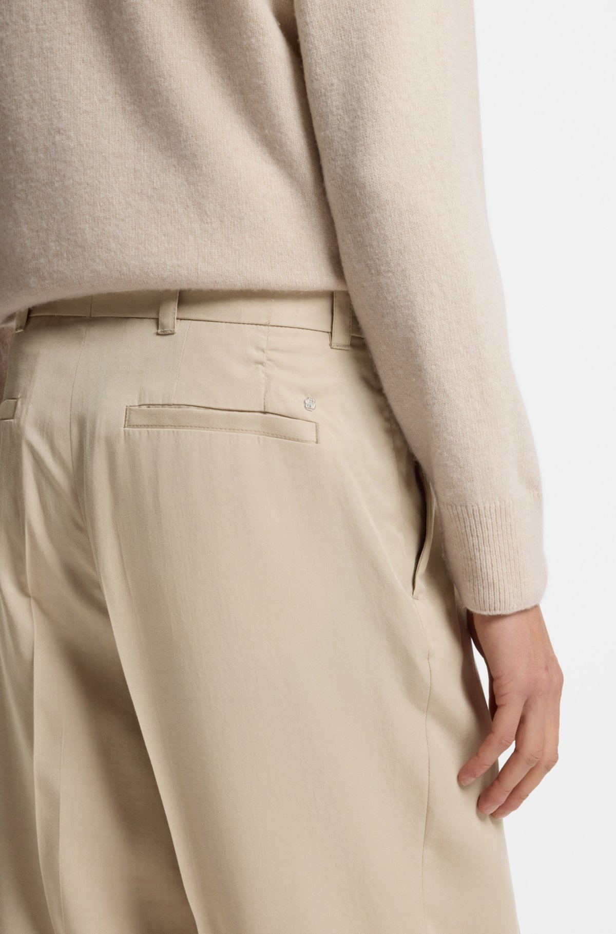 Pantalones de corte amplio en tejido twill