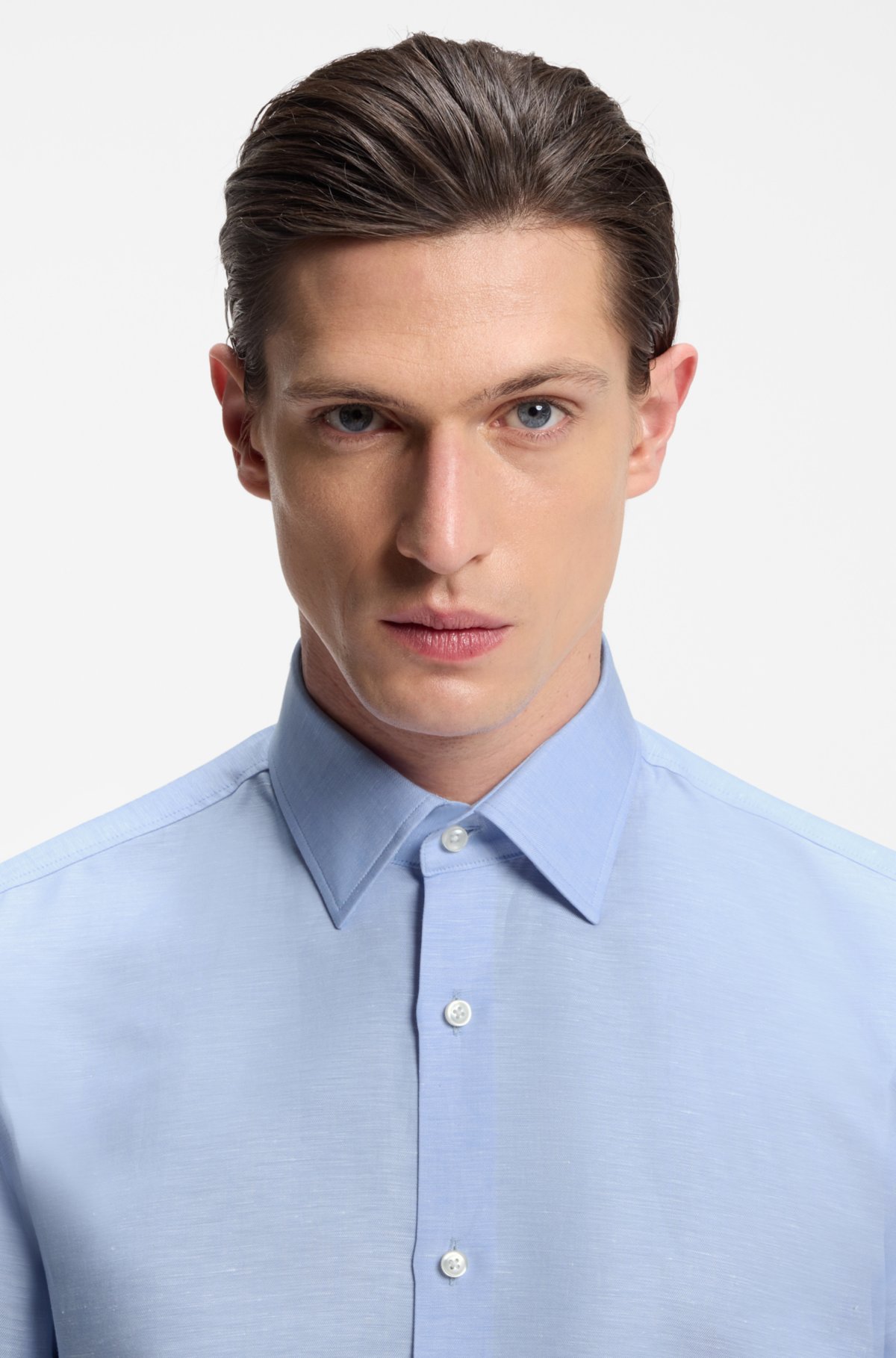 Camisa ajustada de tejido sarga mezclada con lino