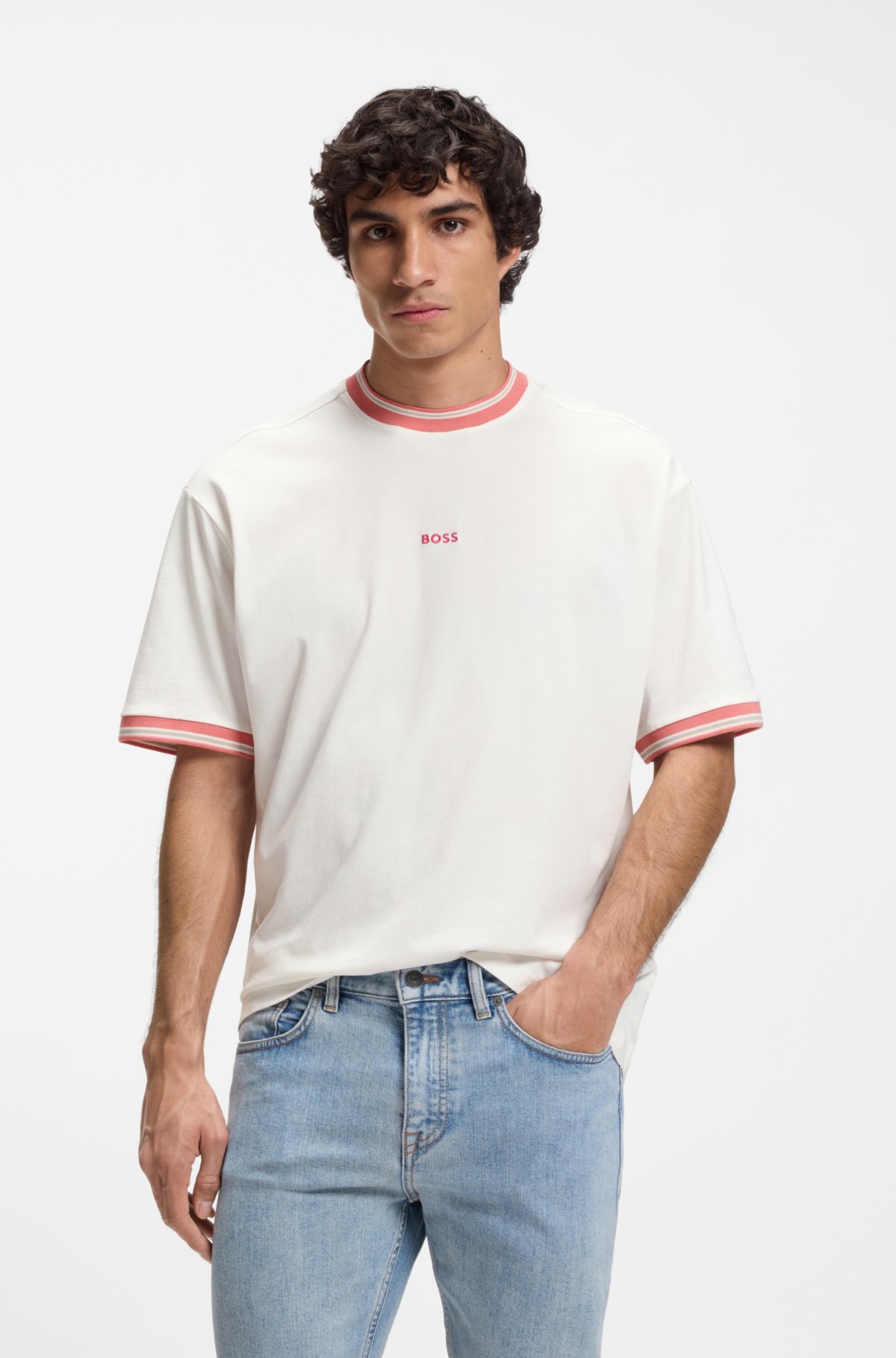 Camiseta de corte relajado en algodón con detalles en rayas