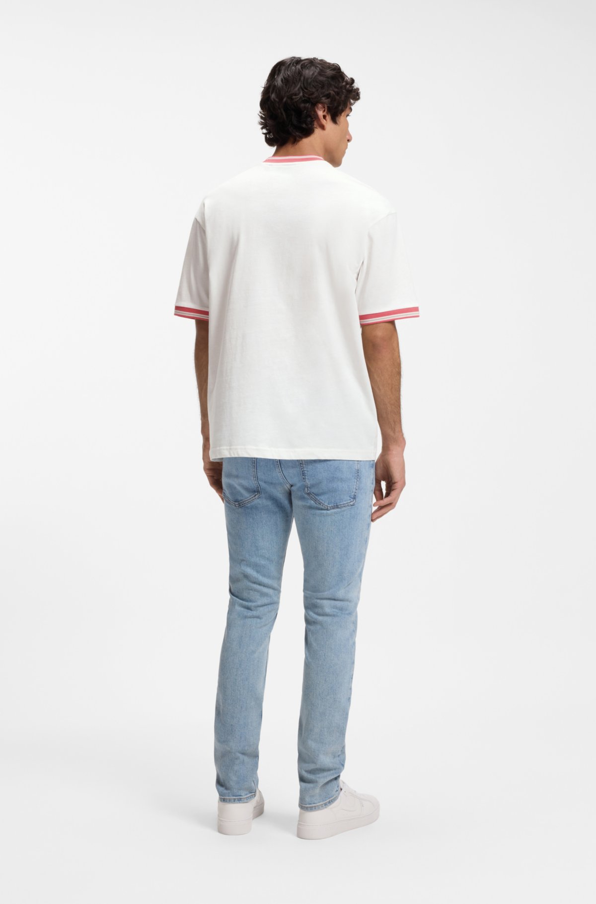 Camiseta de corte relajado en algodón con detalles en rayas