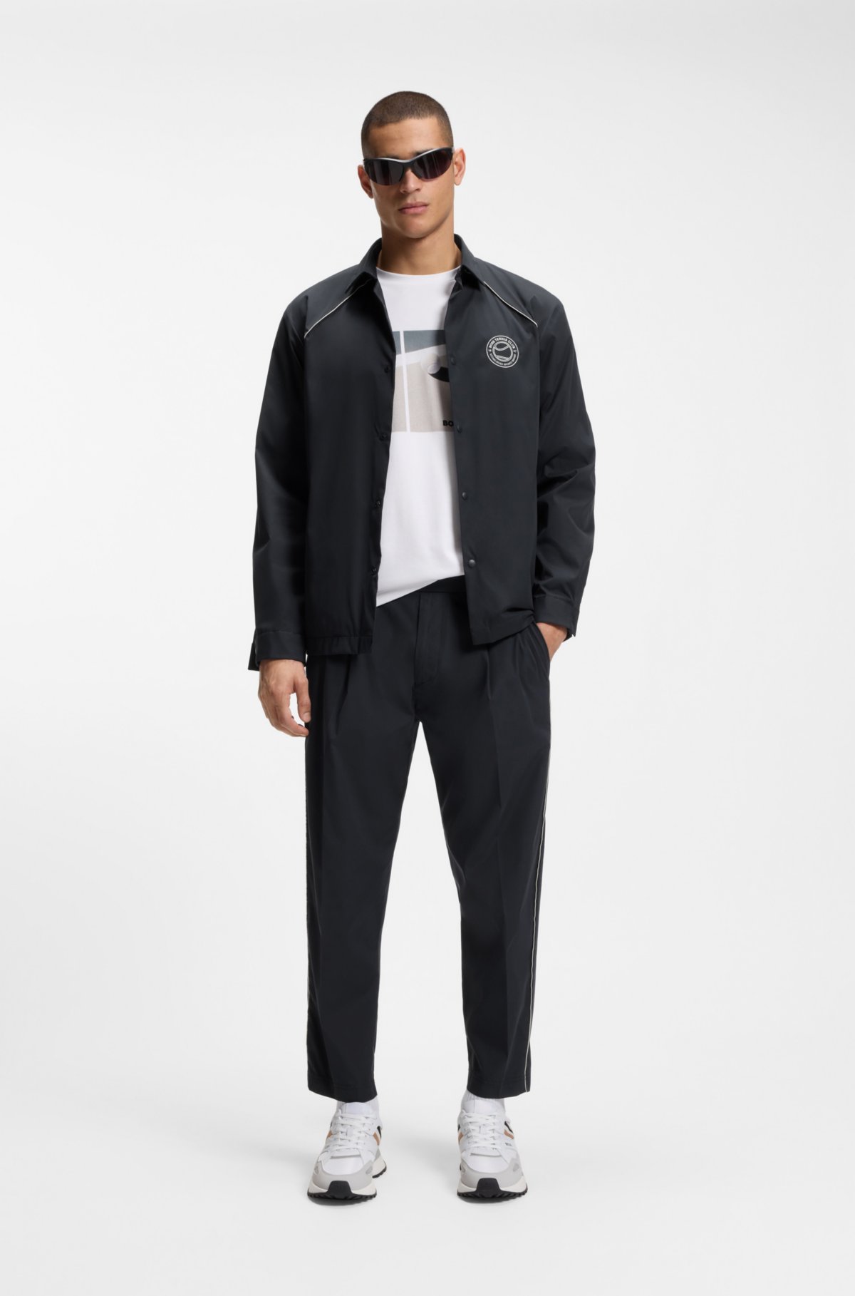 Pantalones de corte entubado con acabado repelente al agua