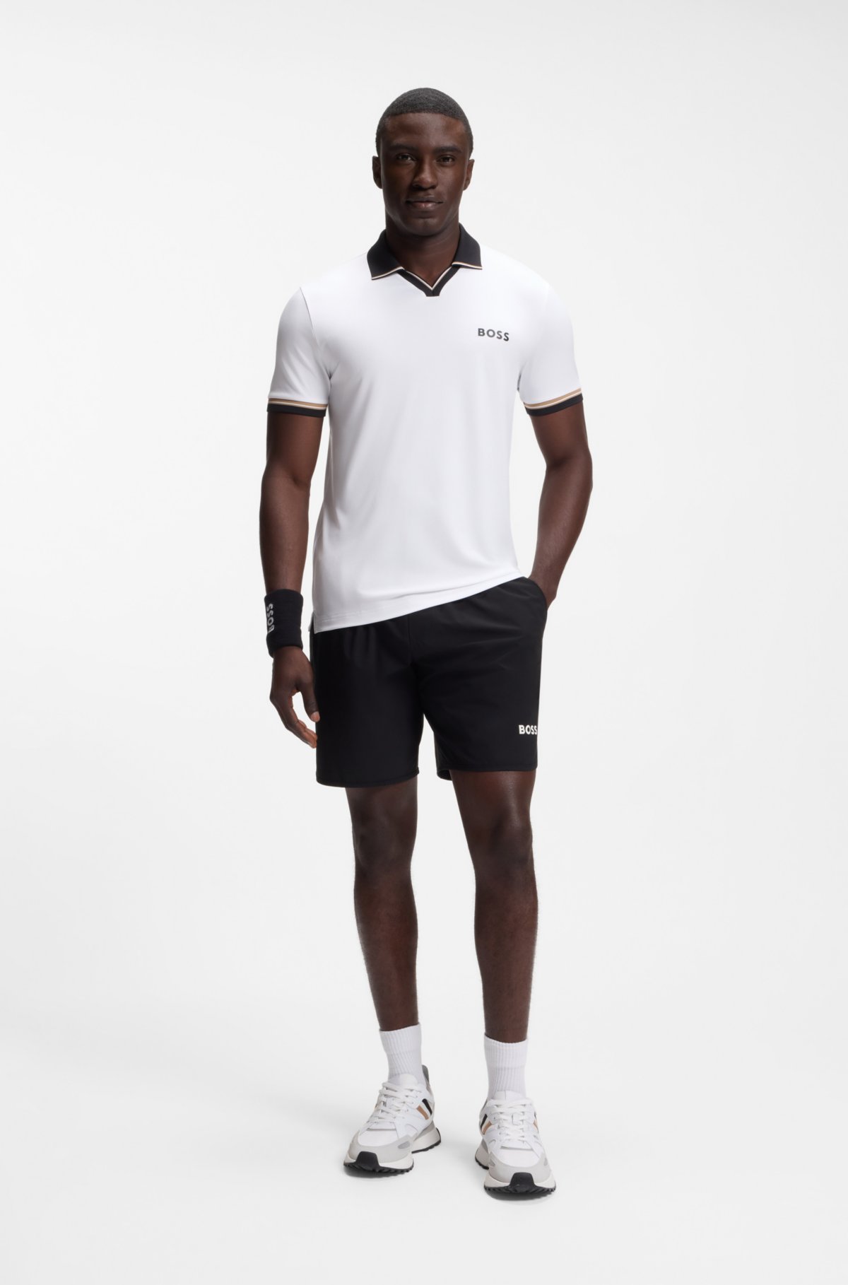Camiseta polo ajustada con detalles de rayas características