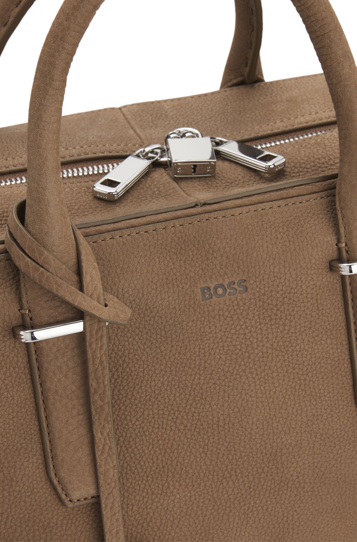 Bolsa de viaje de cuero con textura y logotipo estampado