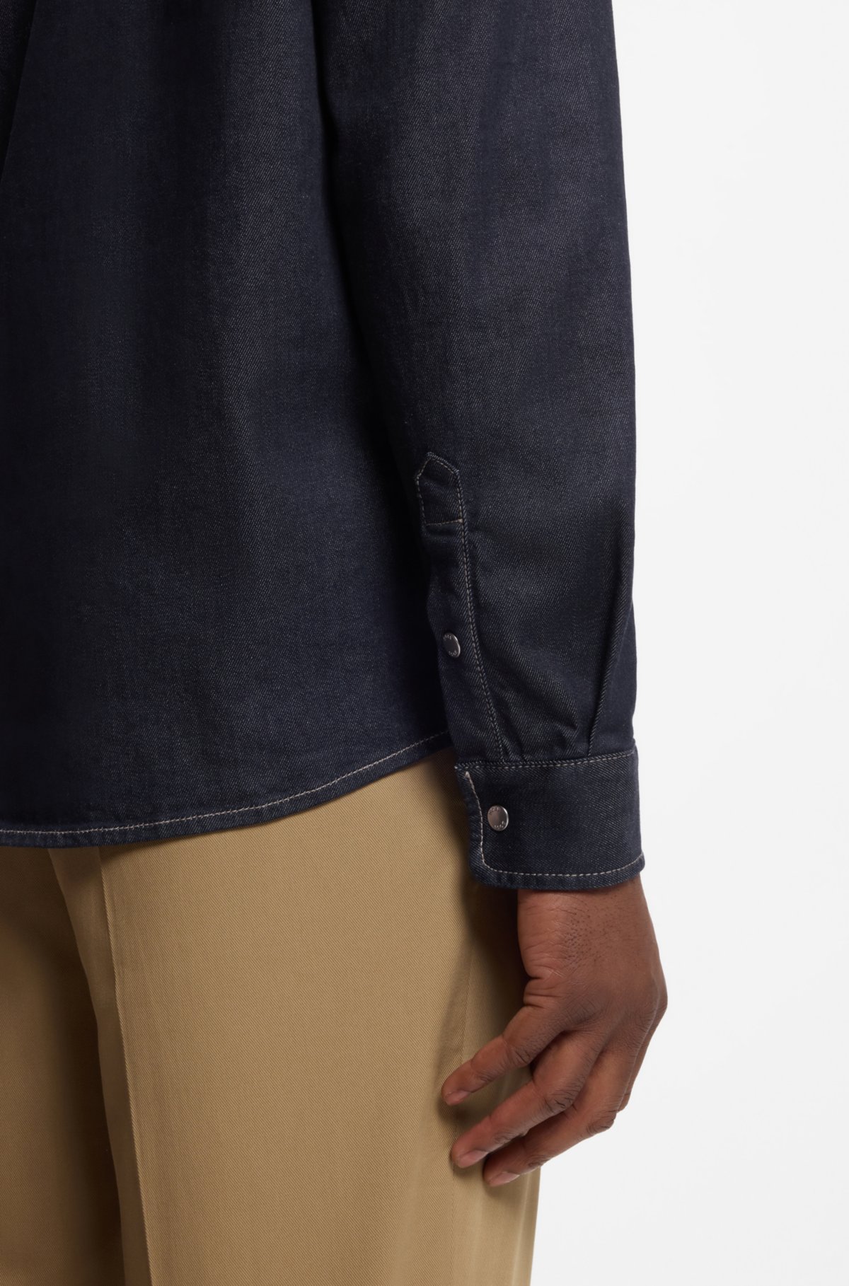 Camisa regular de denim elástico en azul índigo