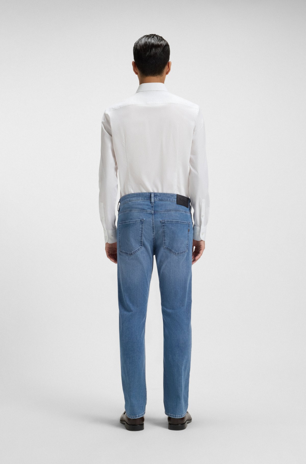 Pantalones vaqueros azules ajustados de denim de rendimiento