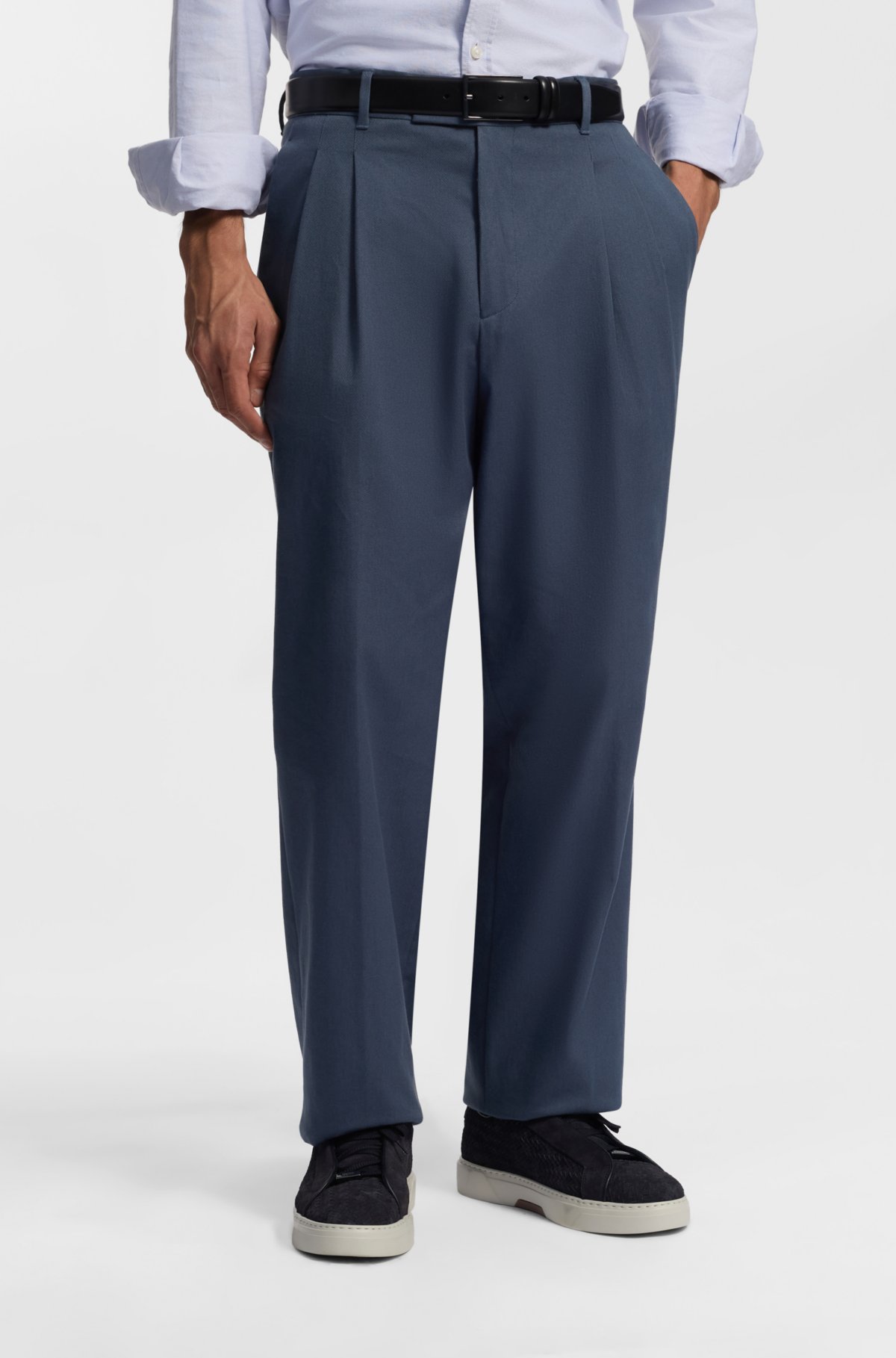 Pantalones de corte entallado en tela twill de algodón elástico
