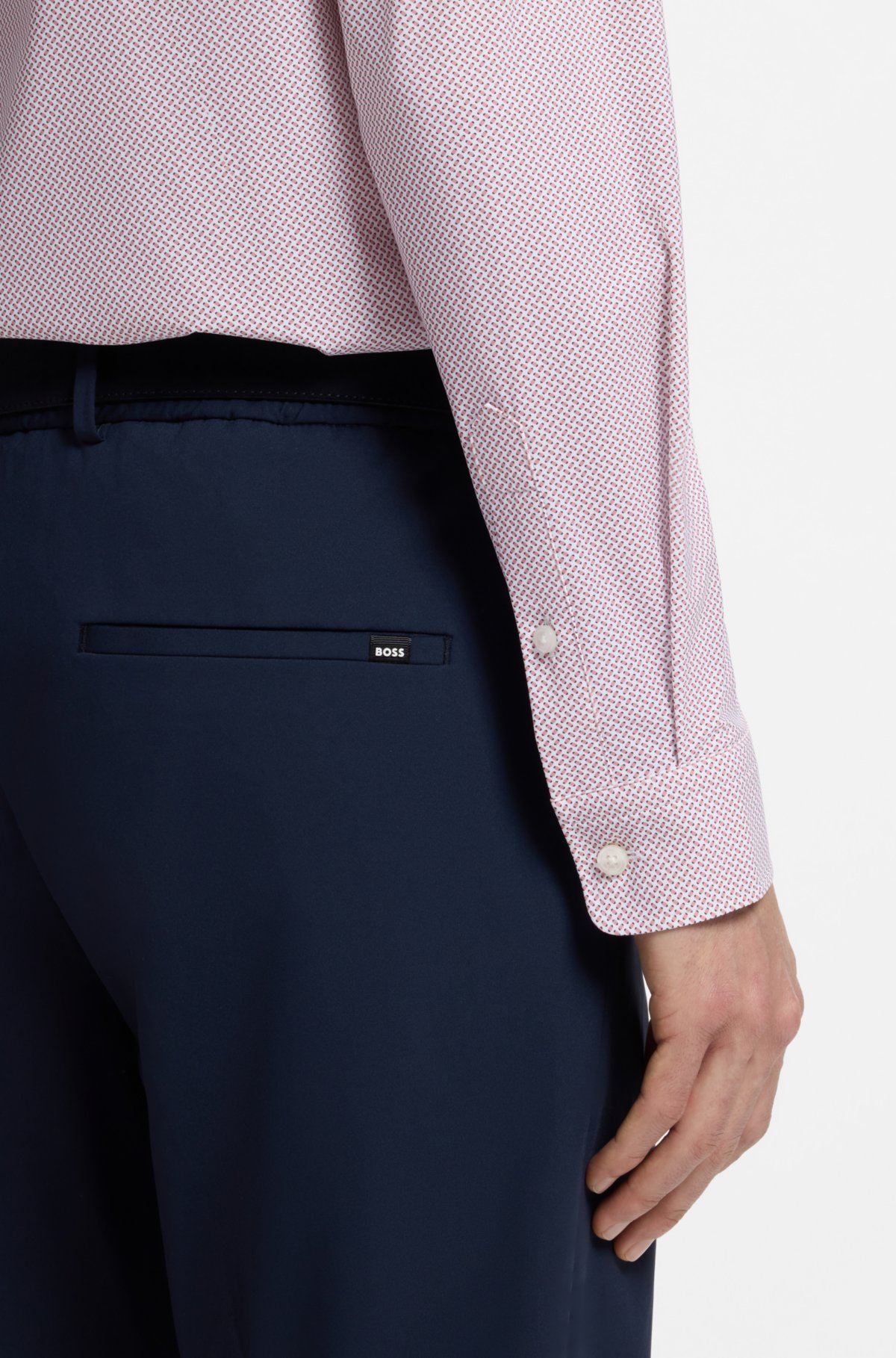 Camisa estampada de corte regular en tejido elástico de rendimiento