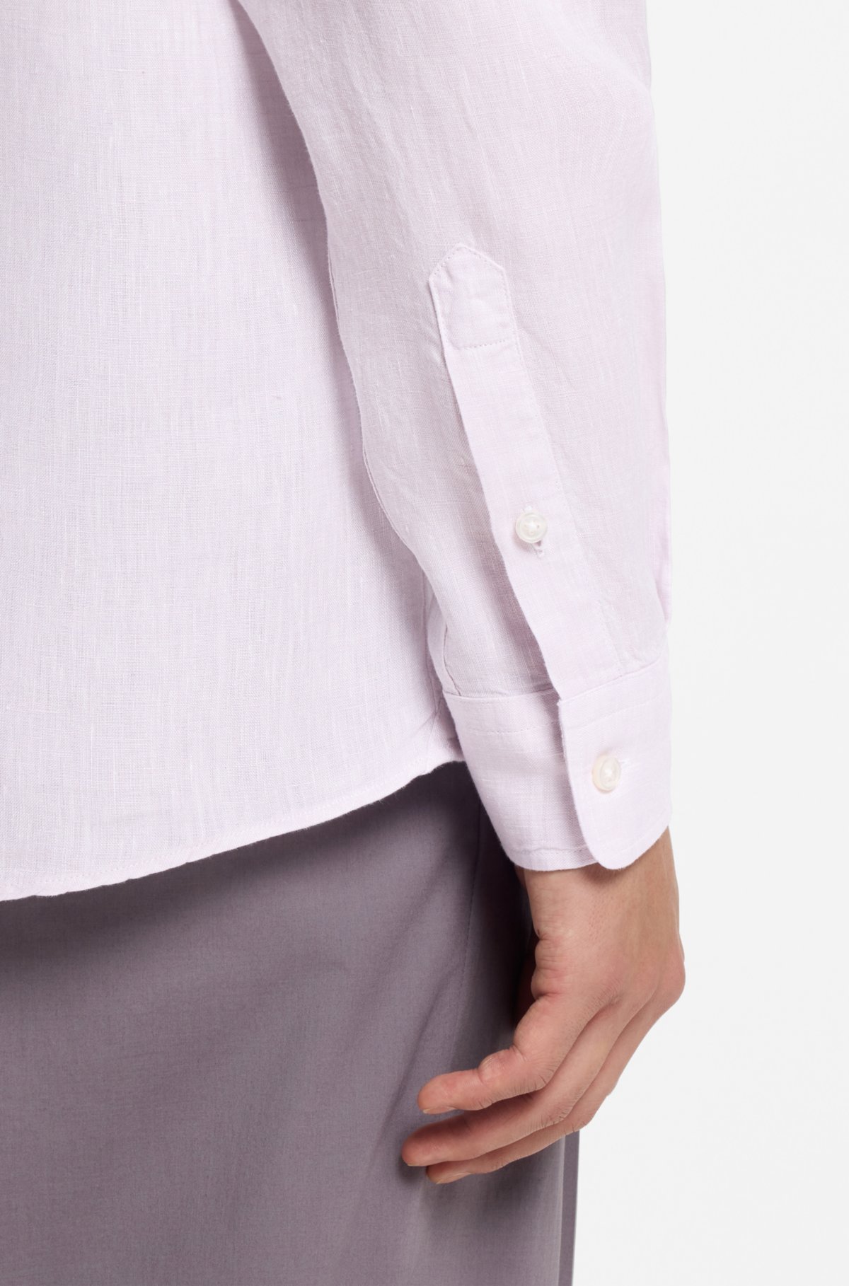 Camisa de corte regular en lino lavado