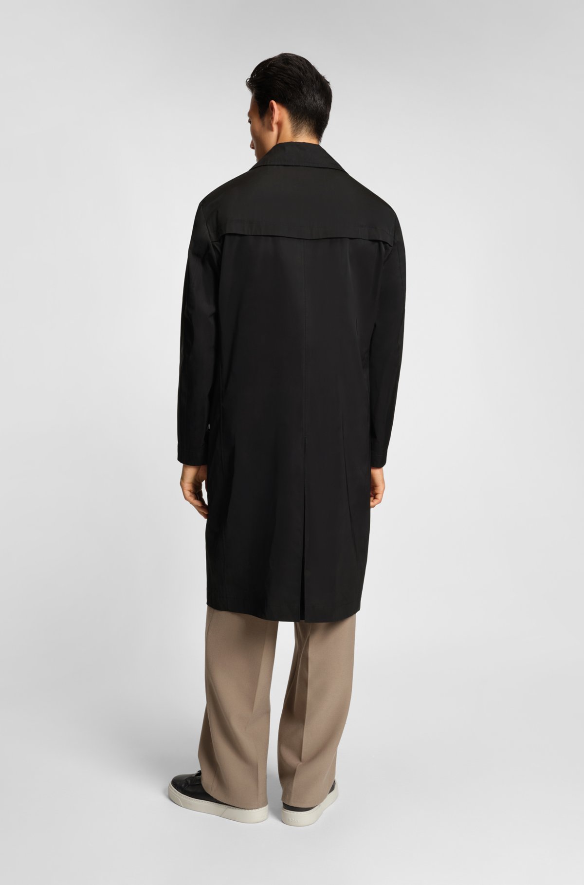 El abrigo impermeable THE CHANGE con chaleco desmontable