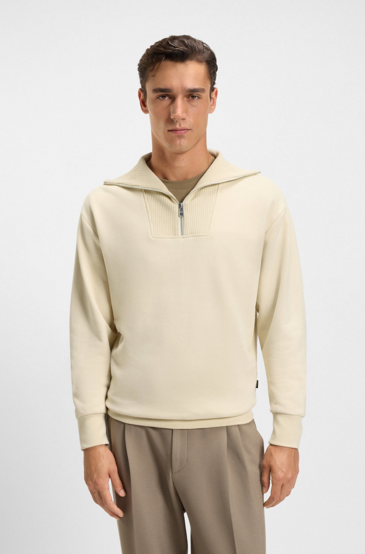 Sudadera de algodón con acabado melocotón y cuello con cremallera ribeteada
