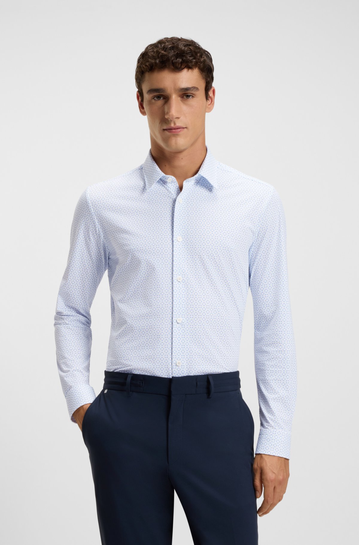 Camisa entallada estampada en jersey de rendimiento italiano