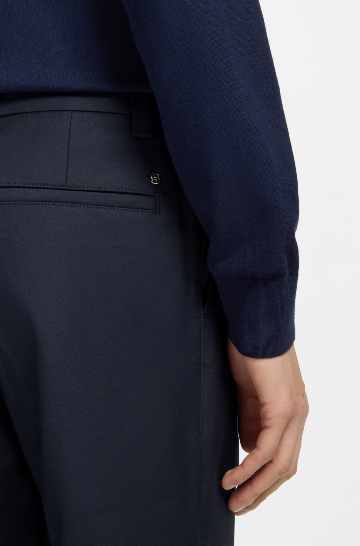Pantalones de corte moderno con tratamiento antiarrugas en mezcla de algodón