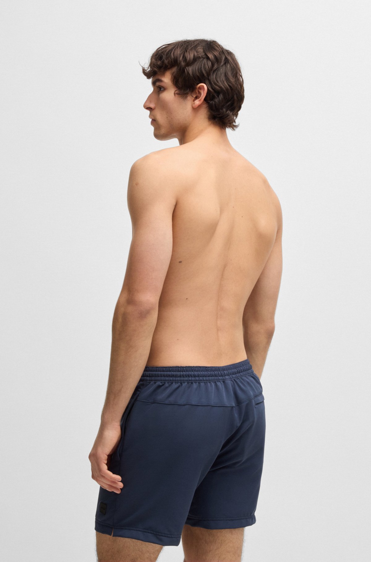 Pantalones cortos de baño con insignia de logo y construcción plegable
