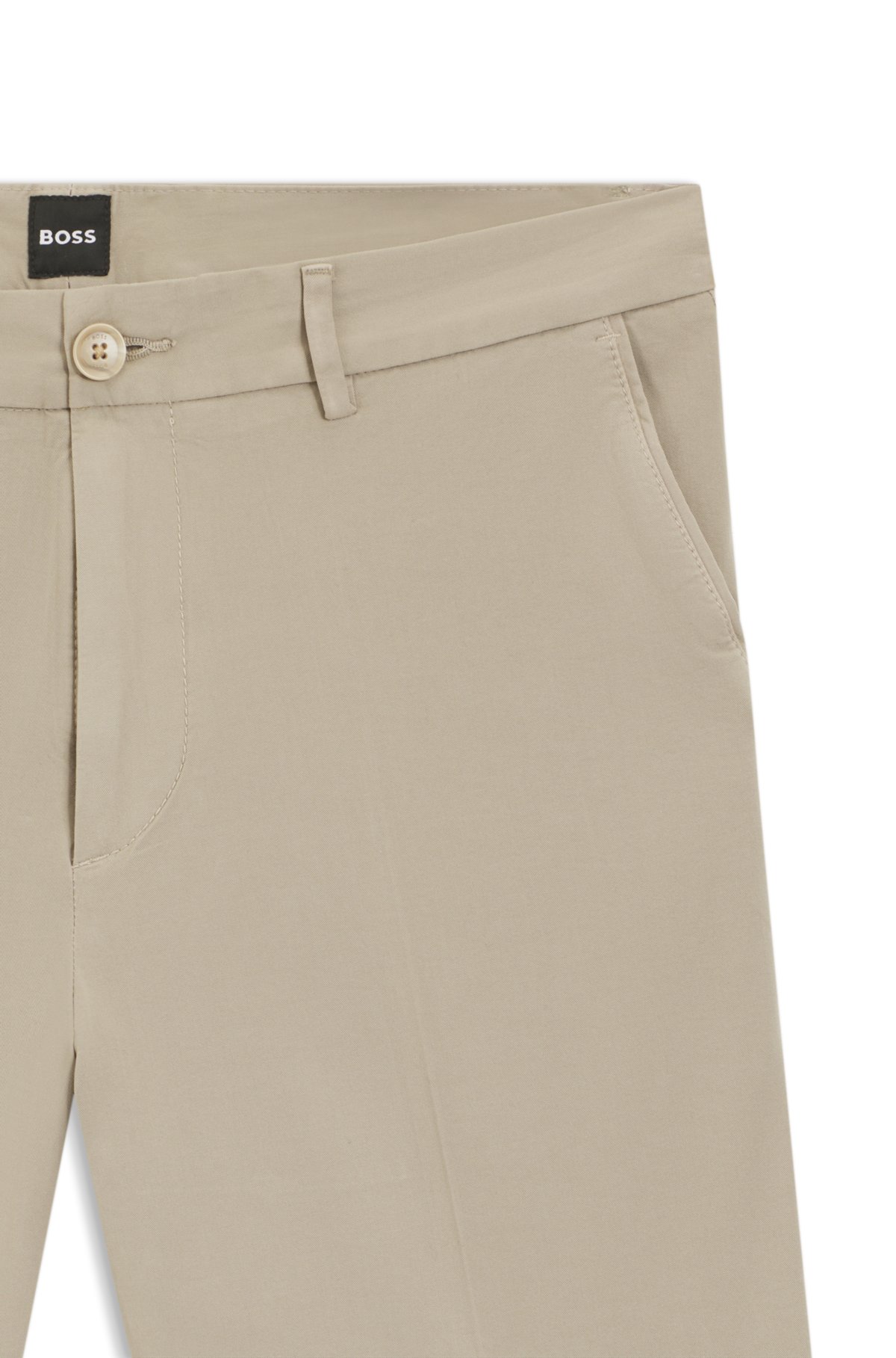 Pantalones cortos de corte moderno en tela de algodón elástico