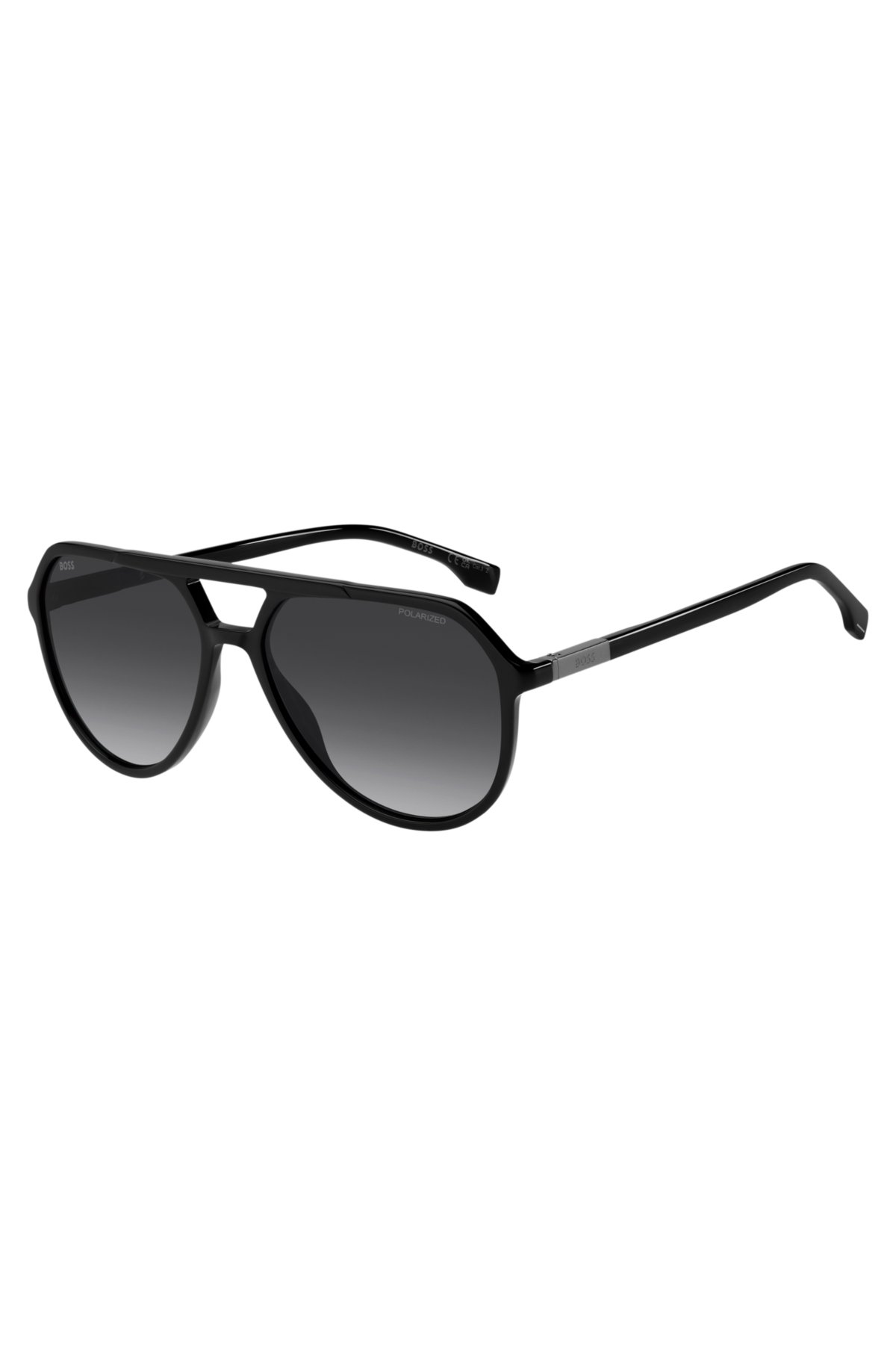 Gafas de sol negras con detalles metálicos del logotipo