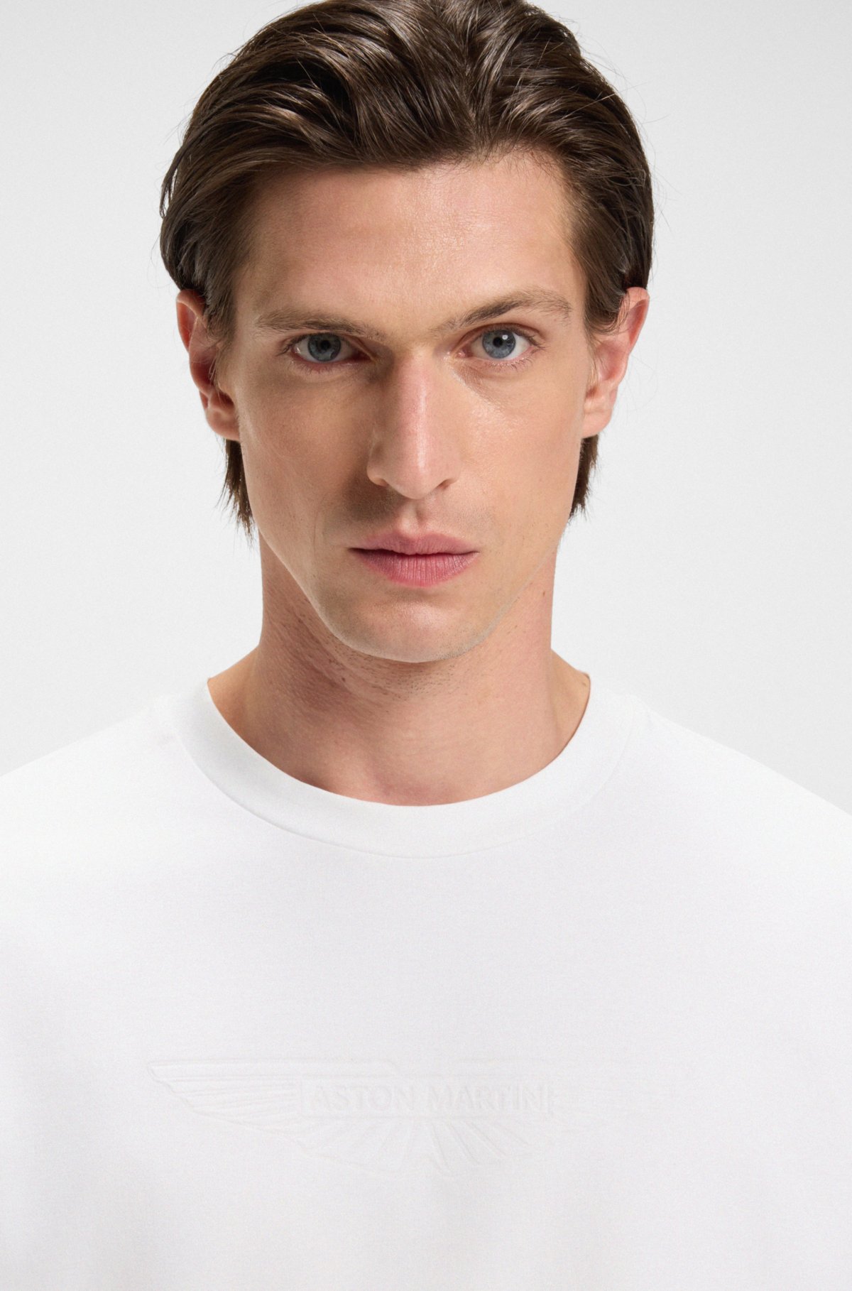 Camiseta BOSS x ASTON MARTIN con logo embossed
