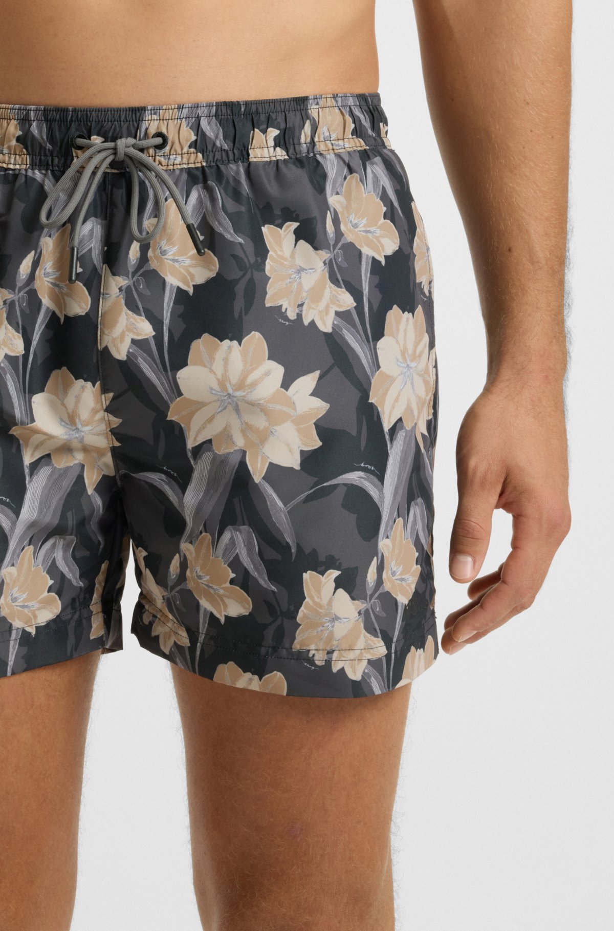 Pantalones cortos de baño con detalle de logo y estampado floral