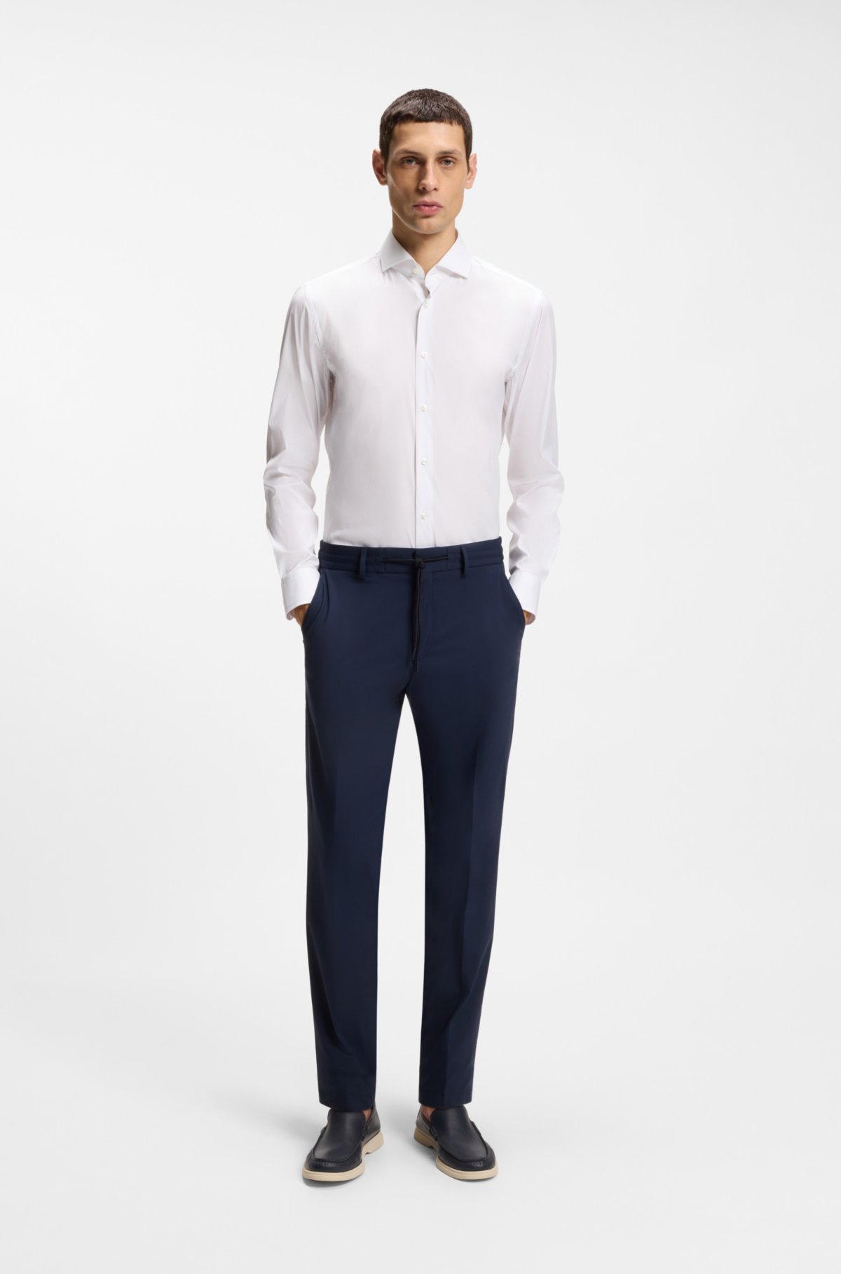 Camisa ajustada de algodón con mezcla de poplin, sin planchar
