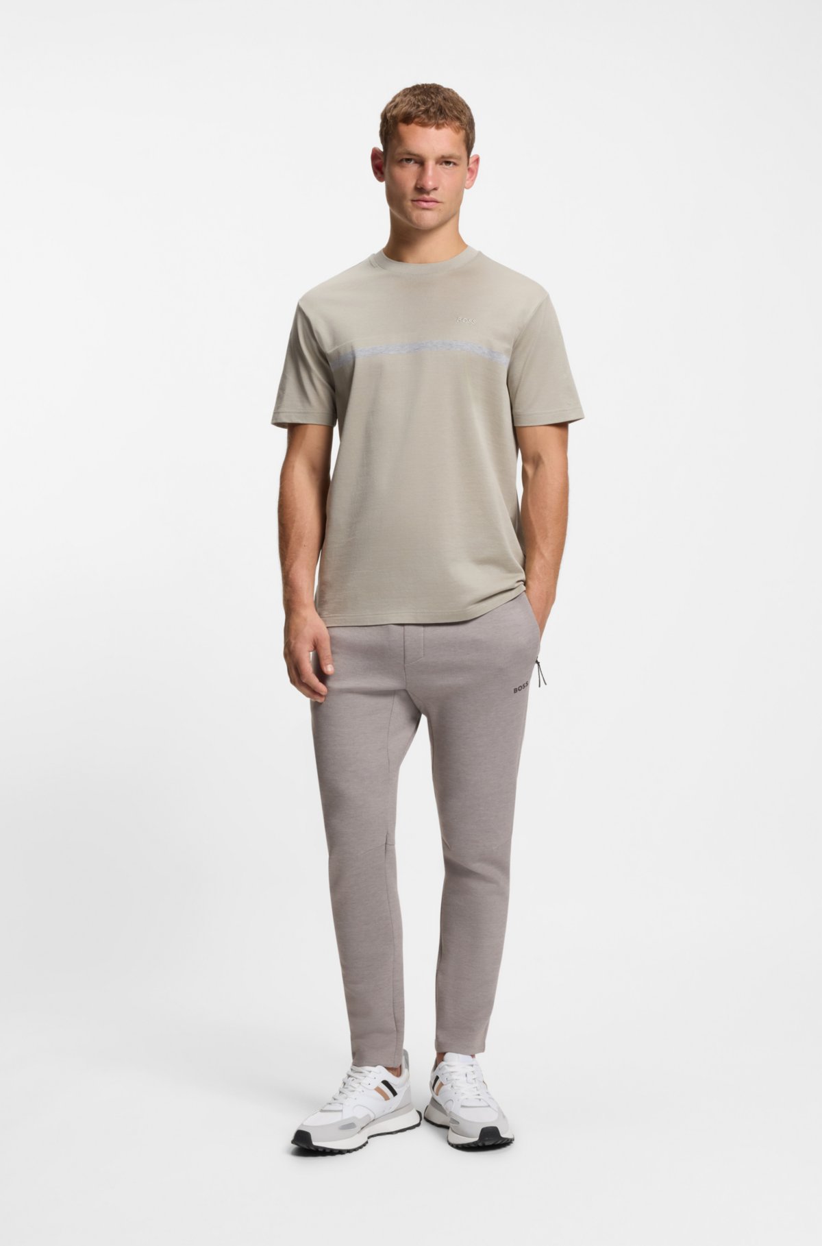 Pantalones de chándal con detalles reflectantes en corte regular