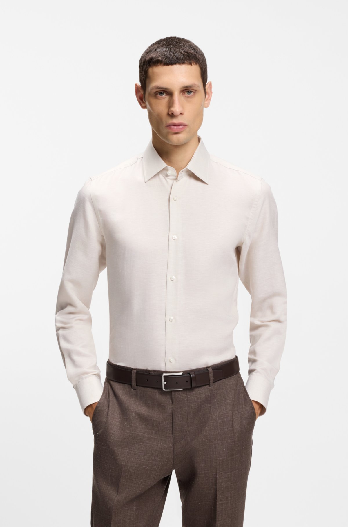 Camisa ajustada de tela de lino con mezcla