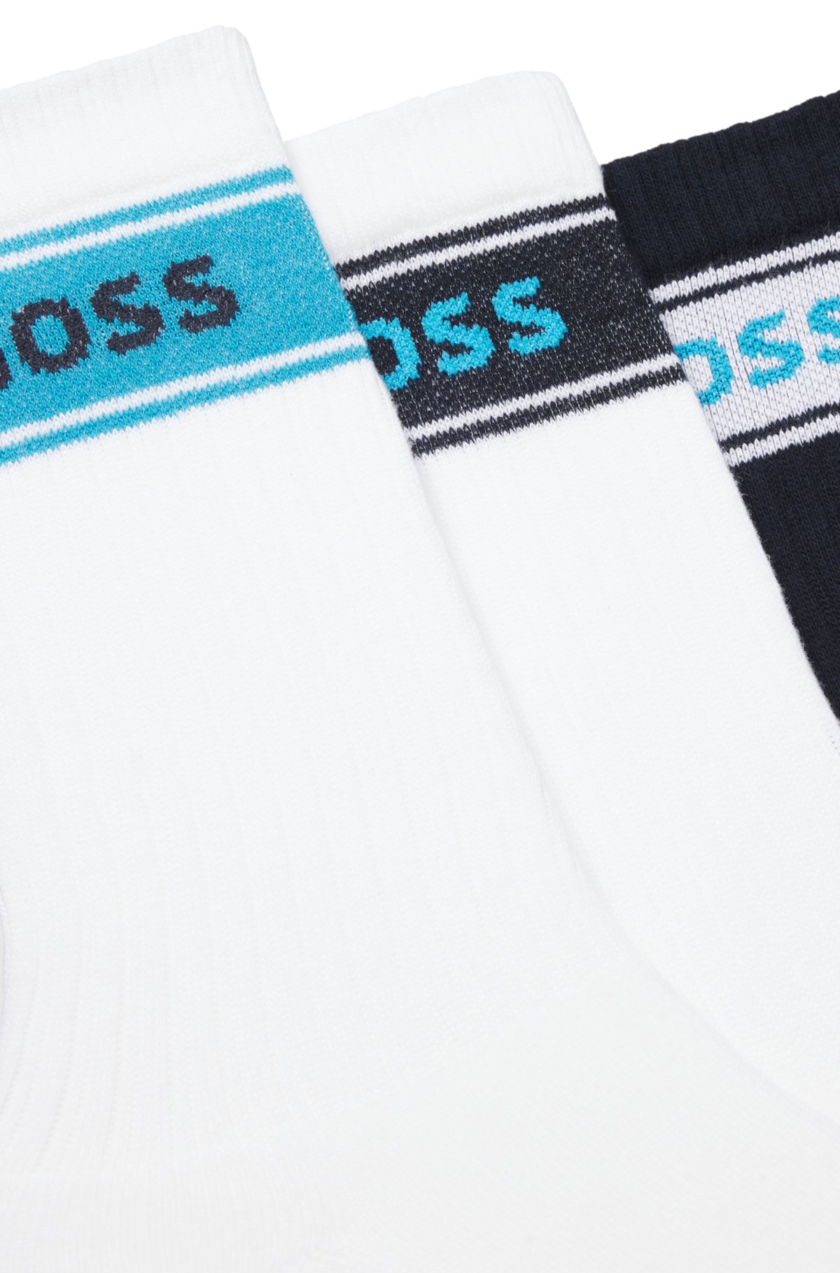 Juego de tres calcetines con detalles de logo en longitud corta