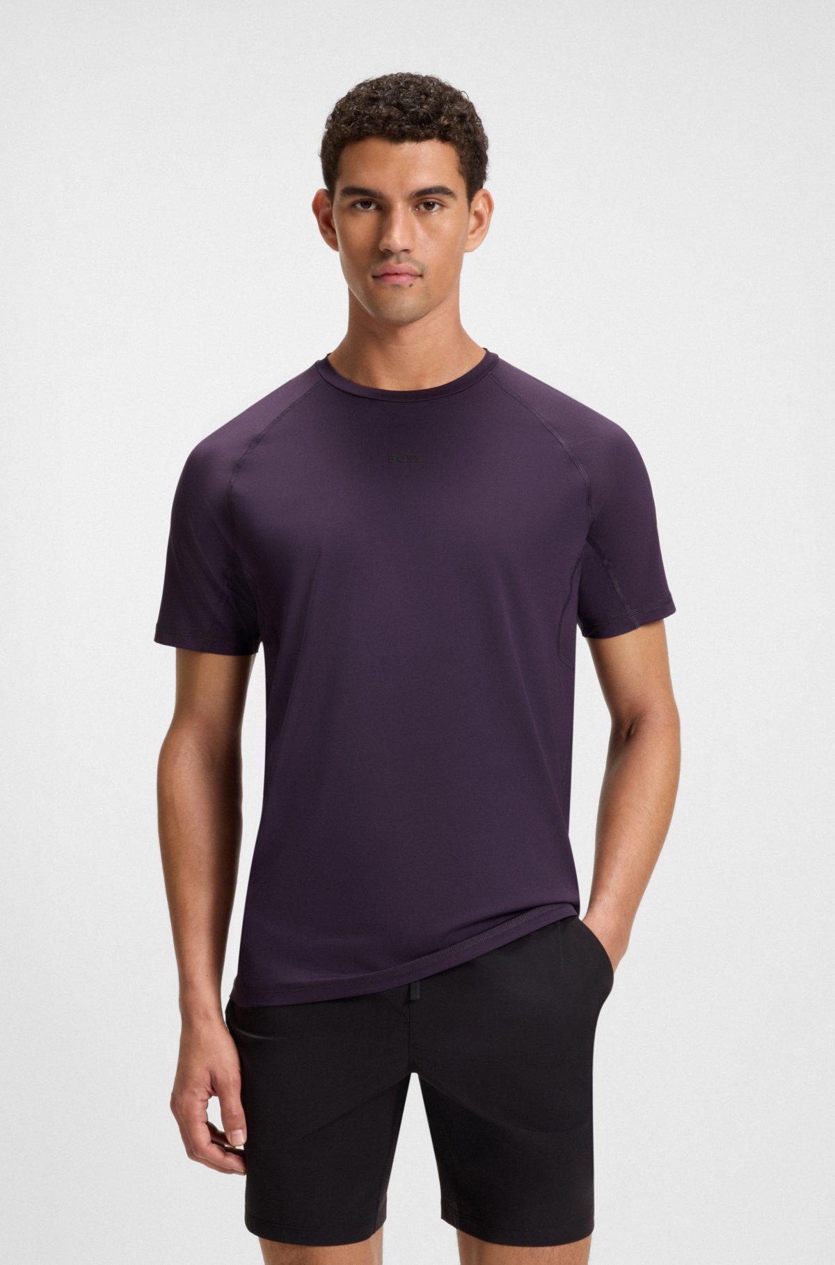 Camiseta ajustada activa con detalles reflectantes decorativos