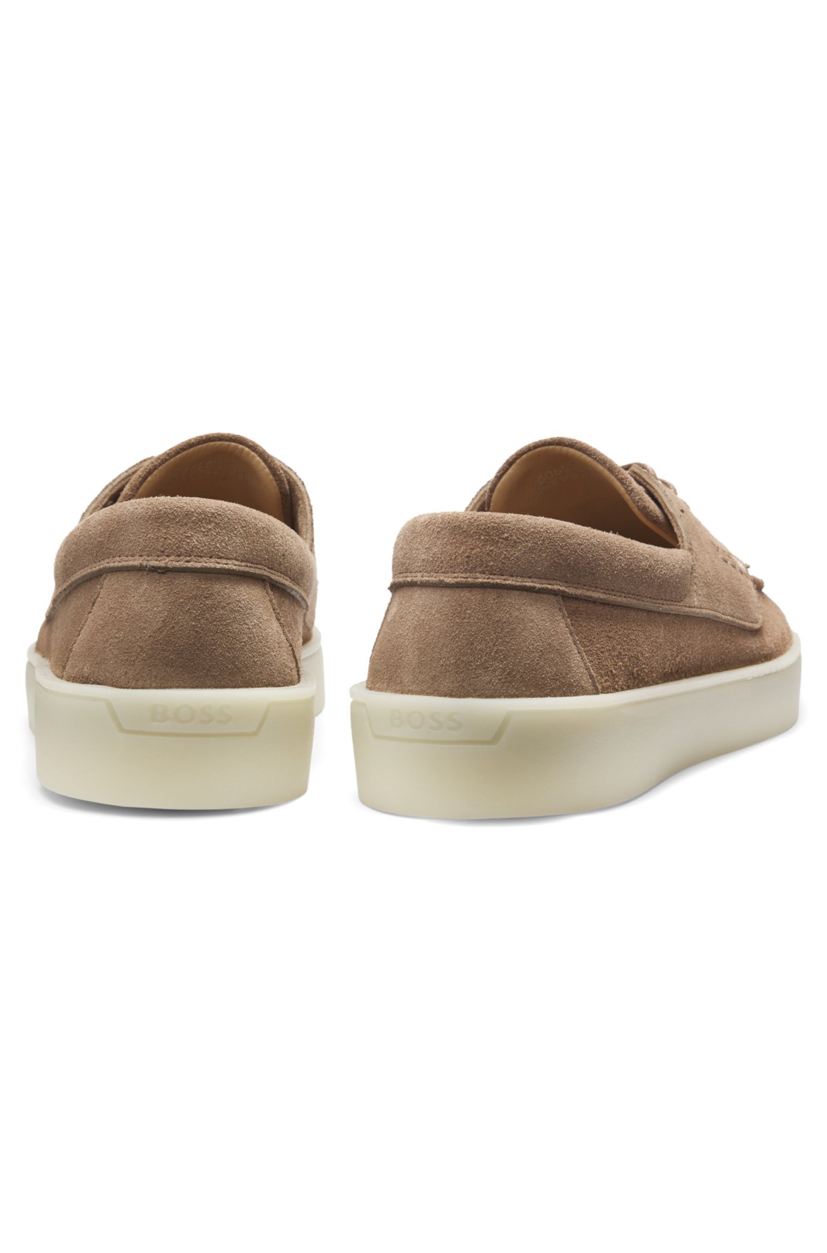 Zapatillas de ante con suela ligeramente translúcida