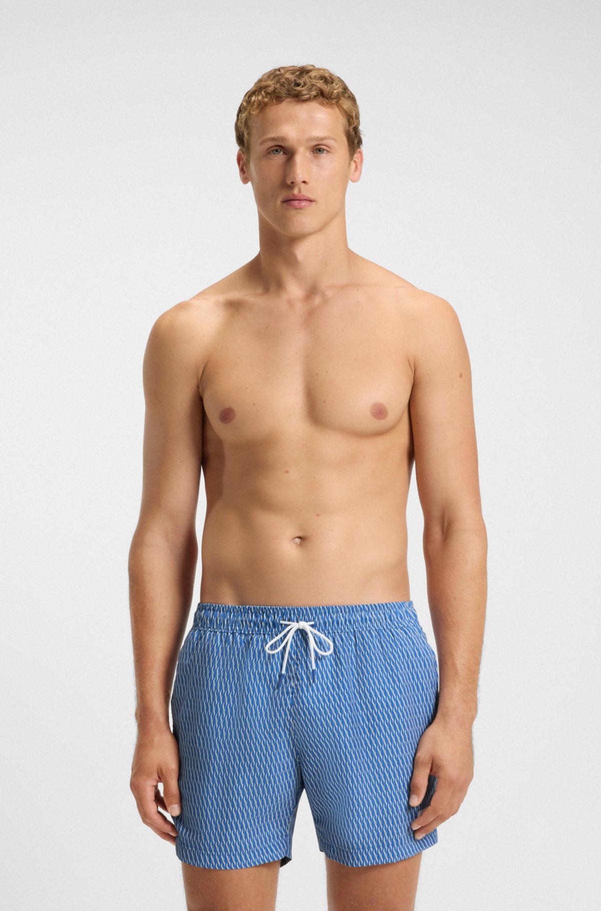 Bermudas de baño con micro estampado y parche con logotipo