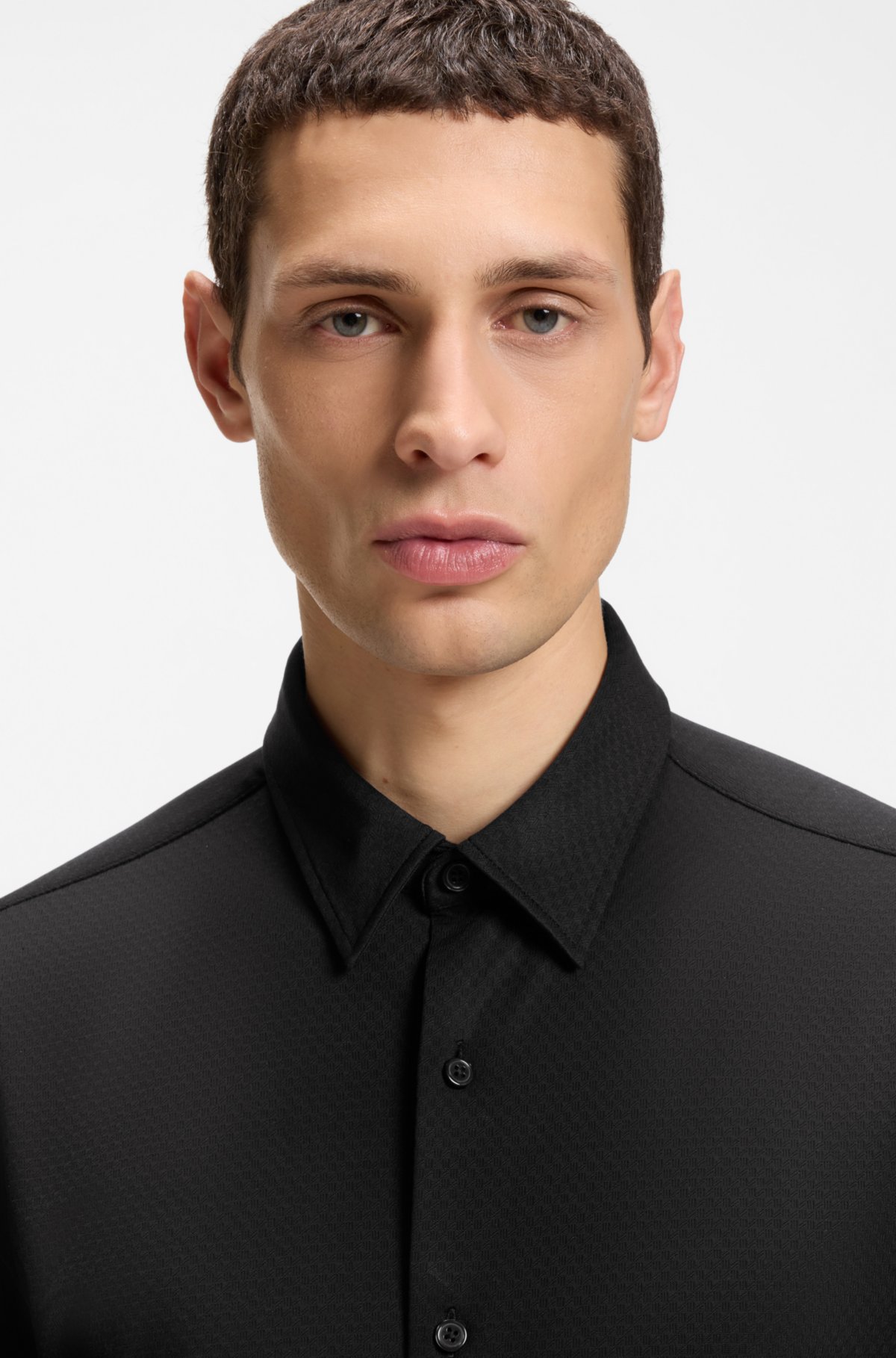 Camisa ajustada de rendimiento en jersey estructurado