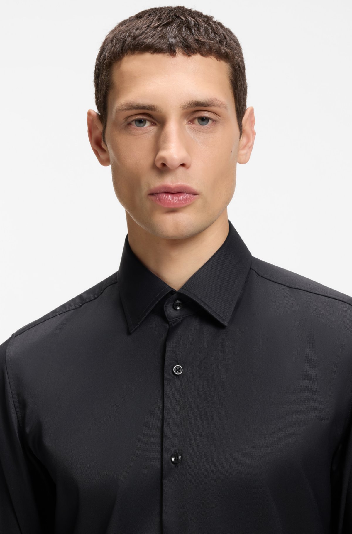 Camisa ajustada de tela elástica de alto rendimiento